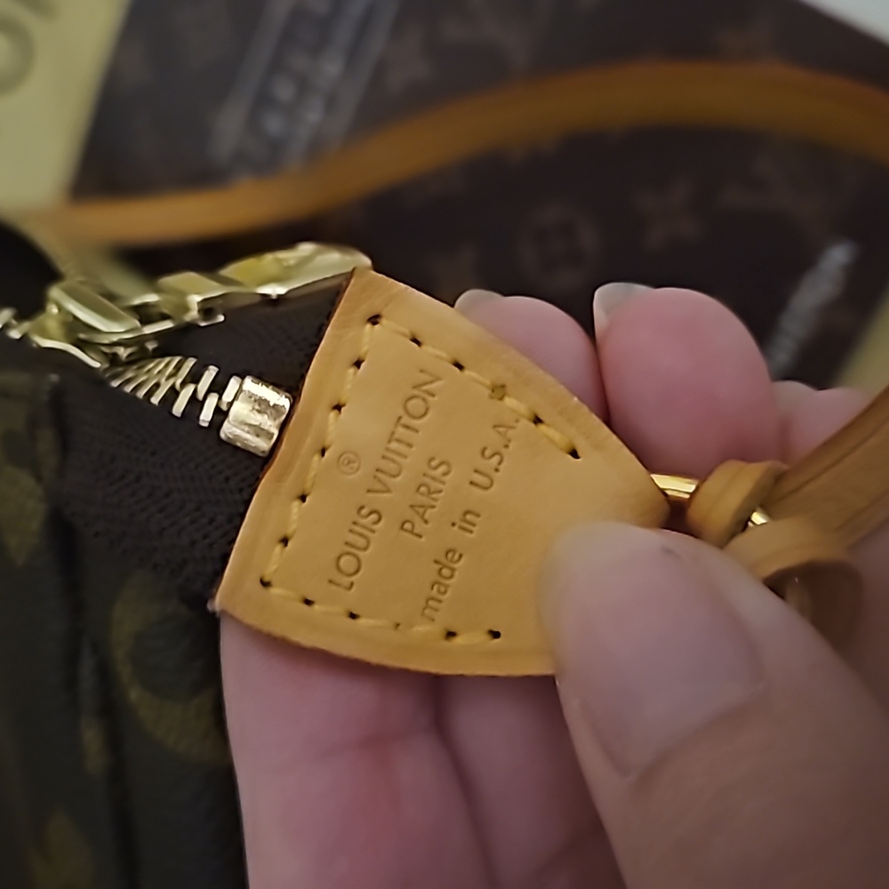 Authentic Louis Vuitton Pochette accessory bag, like new - Picture 6 of 6